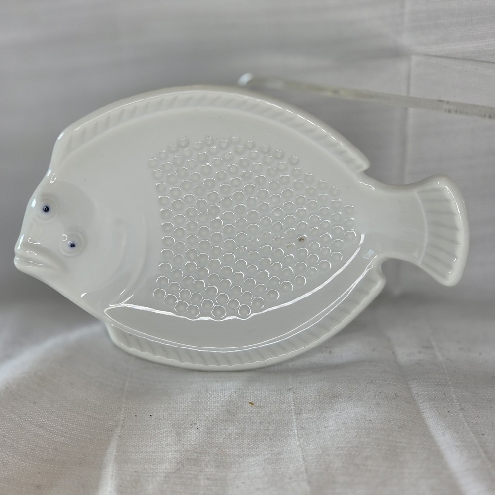 Old 1970's Joyce Chen Japan White Porcelain Small 4.5" Fish Shaped Ginger Grater